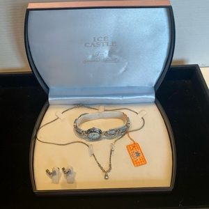 NIB Woman’s Jewelry Gift Set